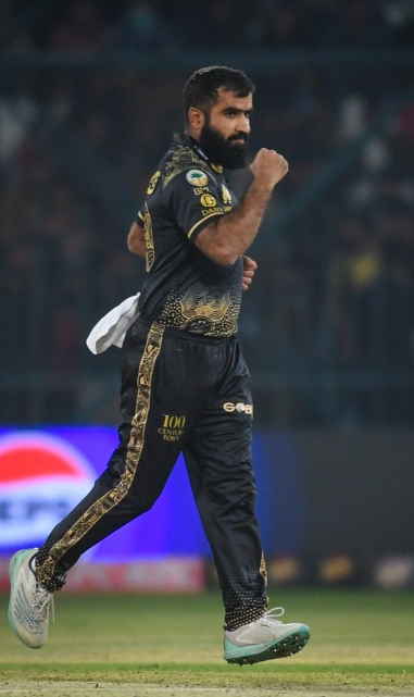 Arif Yaqoob picks up three wickets in his spell